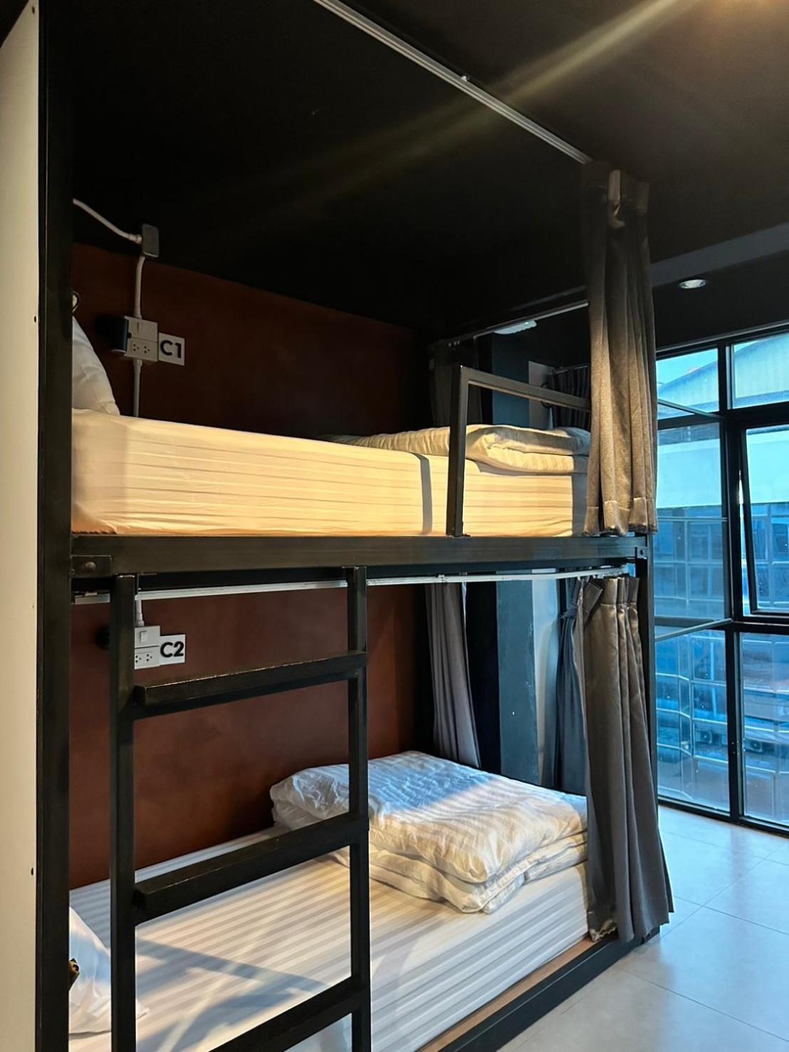 New Warm Light Hostel Чиангмай Екстериор снимка