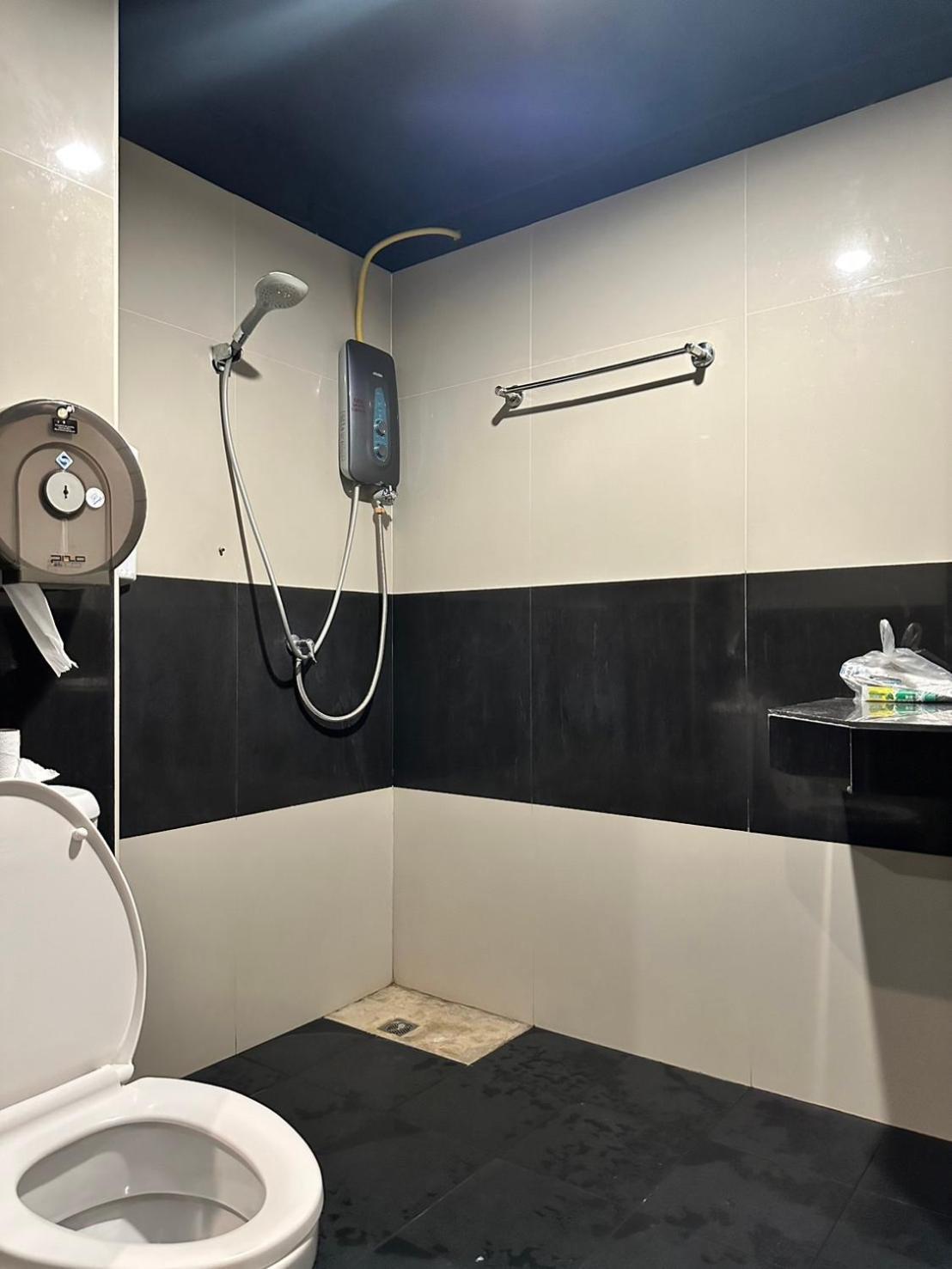 New Warm Light Hostel Чиангмай Екстериор снимка