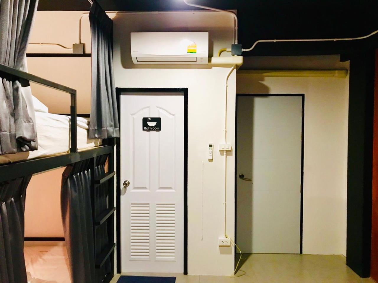 New Warm Light Hostel Чиангмай Екстериор снимка