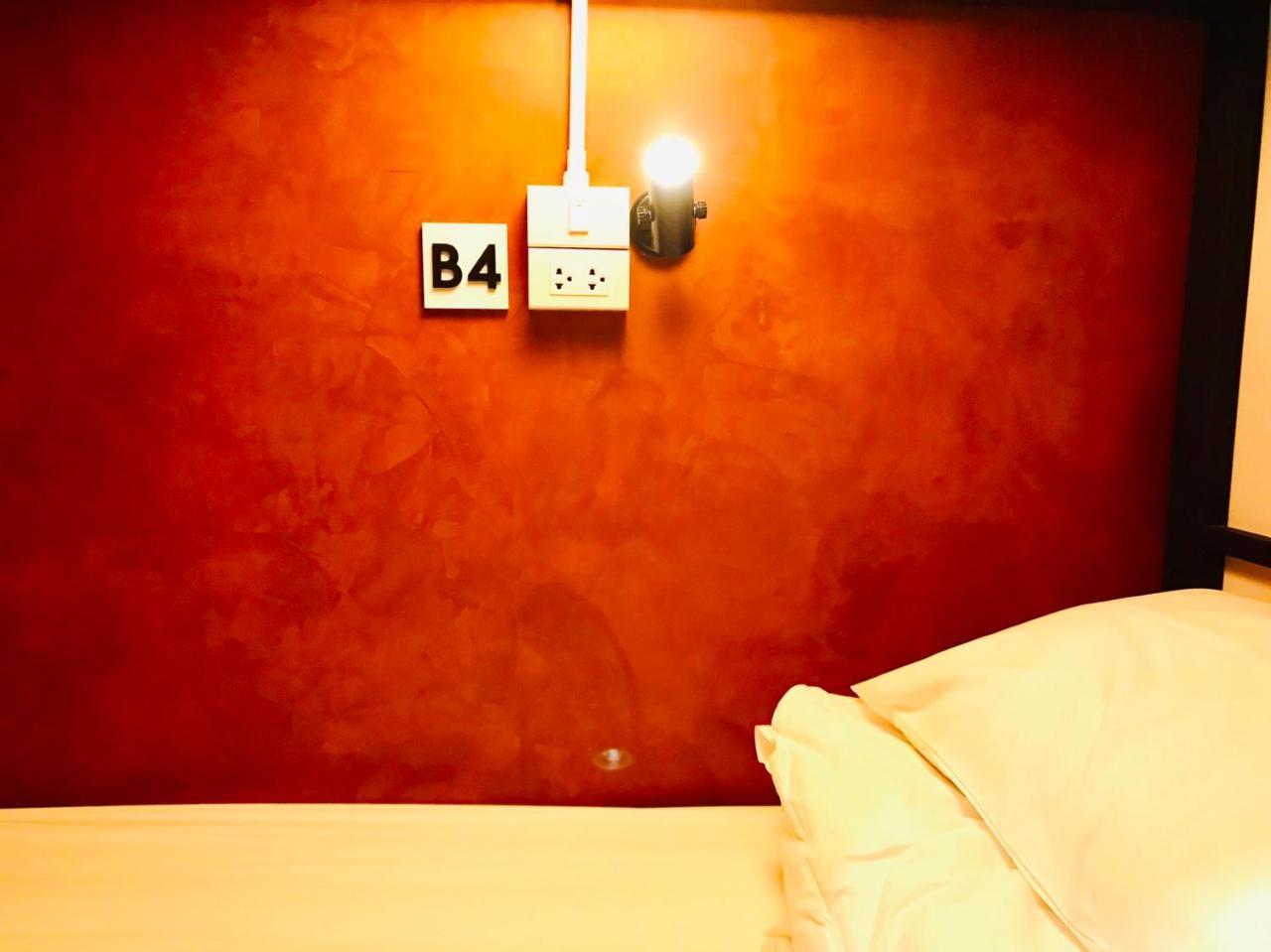 New Warm Light Hostel Чиангмай Екстериор снимка