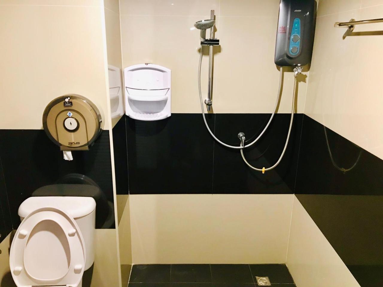 New Warm Light Hostel Чиангмай Екстериор снимка