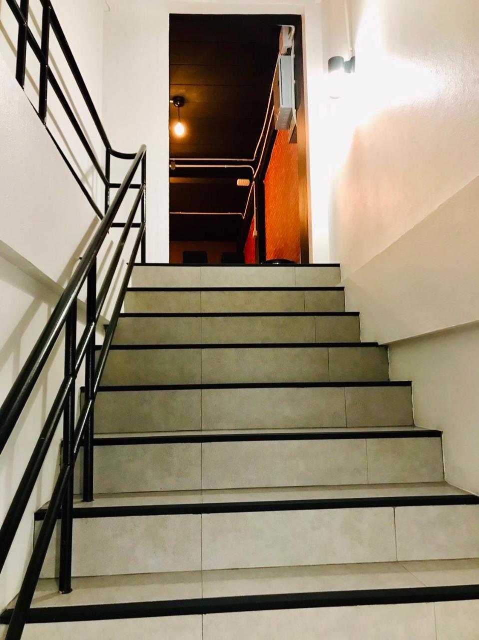 New Warm Light Hostel Чиангмай Екстериор снимка